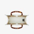 Fendi Mini Baguette 包，采用 FF 图案纳帕皮革，天蓝色