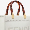 Fendi Mini Baguette 包，采用 FF 图案纳帕皮革，天蓝色