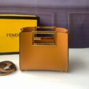 Fendi 小号 Way 包，采用小牛皮，棕色