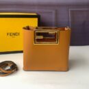 Fendi 小号 Way 包，采用小牛皮，棕色