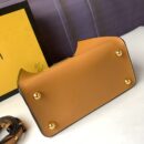 Fendi 小号 Way 包，采用小牛皮，棕色