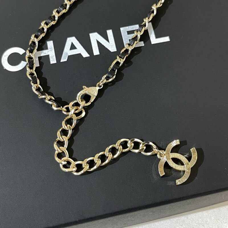 CHANEL香奈儿双c桃心黑皮绳项链 - Image 10