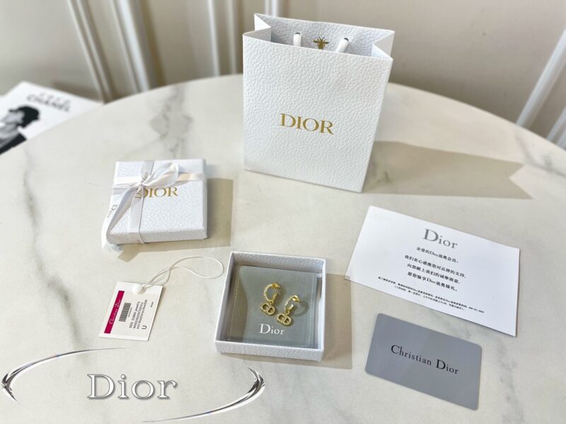 ☑️DIOR迪奥满钻 CD耳钉耳环 - Image 3