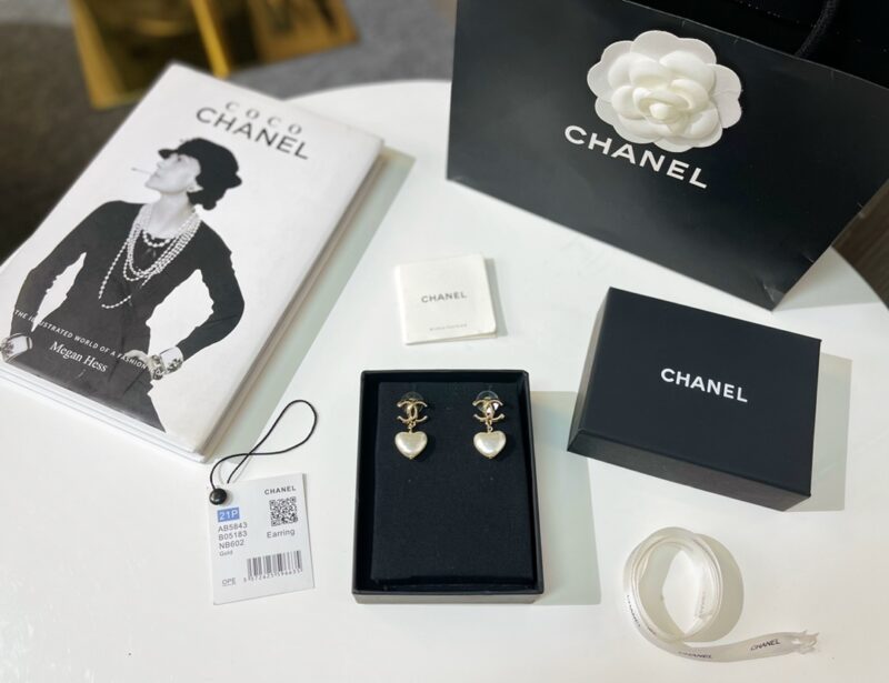 ☑️CHANEL香奈儿双c桃心耳钉耳环 - Image 3
