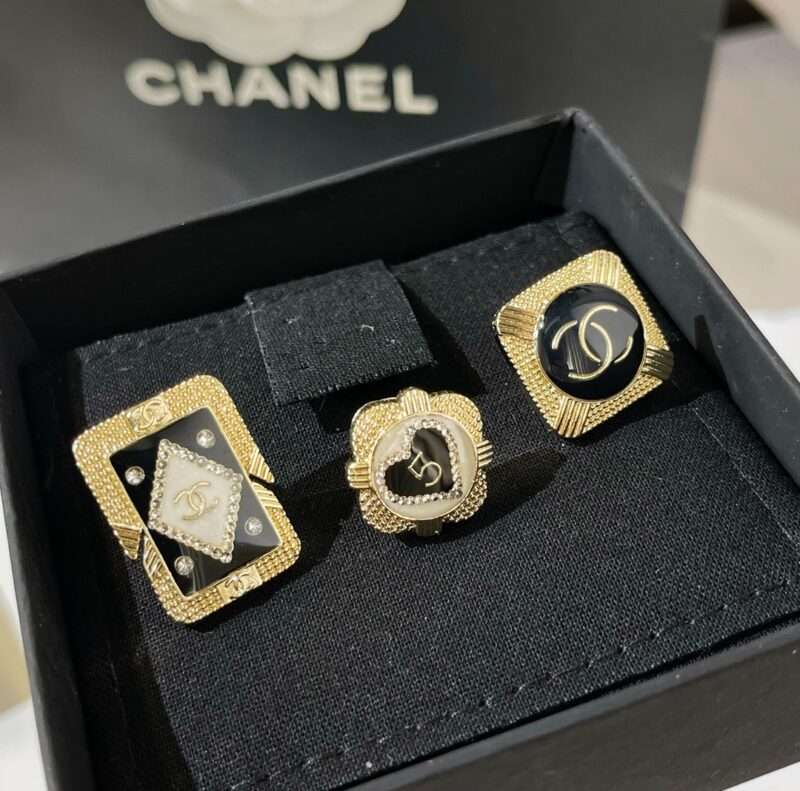 CHANEL香奈儿城堡系列三件套胸针 - Image 4