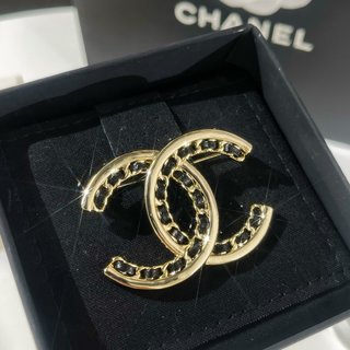 ☑️CHANEL香奈儿双c黑皮绳胸针