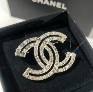 ☑️CHANEL香奈儿双c满钻胸针