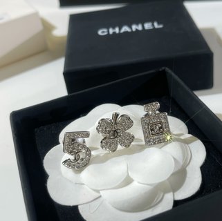 ☑️CHANEL香奈儿双c 5字 香水瓶 四叶草胸针