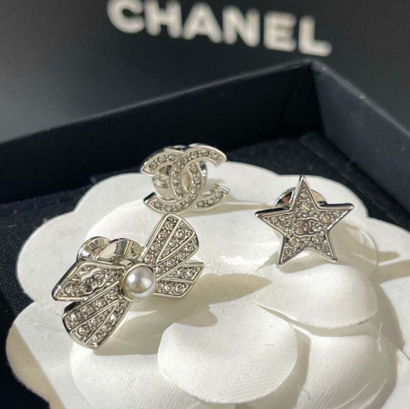 ☑️CHANEL香奈儿双c 蝴蝶结 五角星胸针 - Image 3
