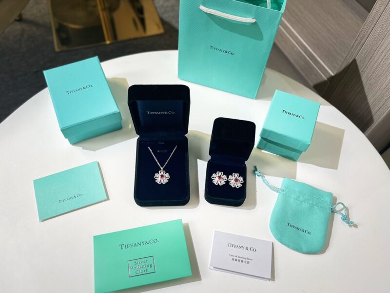 ☑️TIFFANY&Co.蒂芙尼四叶草红宝石项链 耳钉 - Image 4
