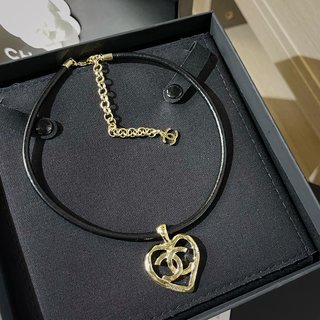 ☑️CHANEL香奈儿双c桃心黑皮绳项圈项链