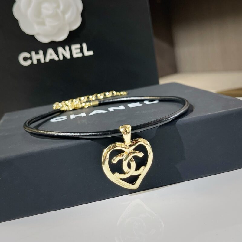 ☑️CHANEL香奈儿双c桃心黑皮绳项圈项链 - Image 9