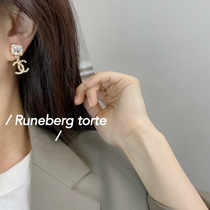 ☑️CHANEL香奈儿双c方钻耳钉耳环 - Image 5