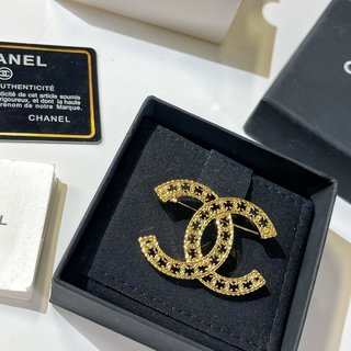 ☑️CHANEL香奈儿双c镂空胸针