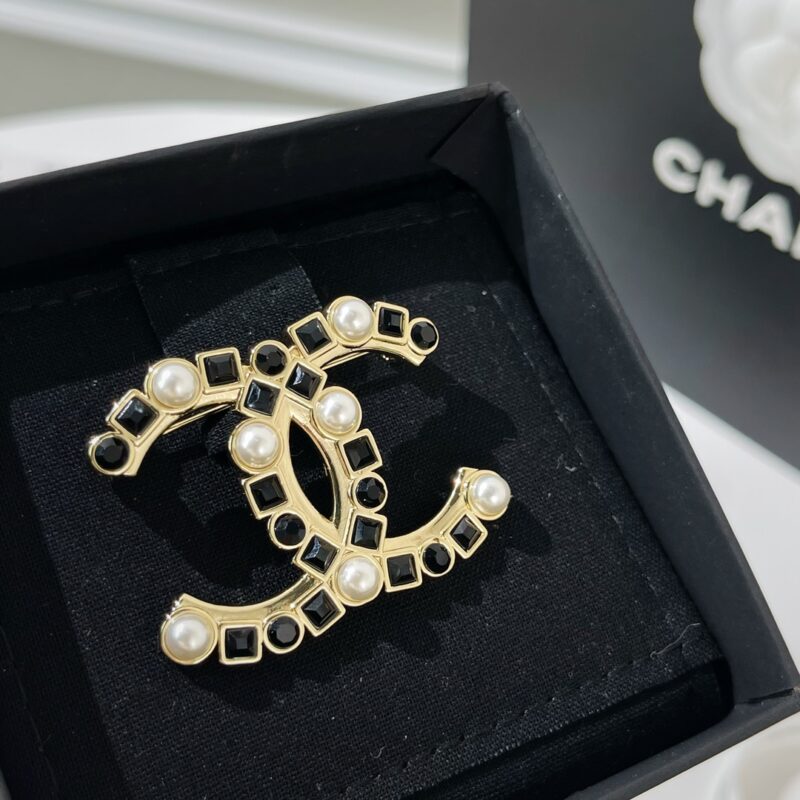 ☑️CHANEL香奈儿双c黑色方钻珍珠胸针 - Image 4