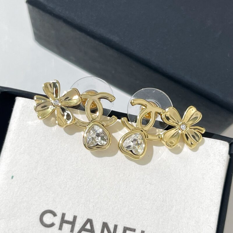 ☑️CHANEL香奈儿金色双c四叶草爱心耳钉耳环 - Image 9
