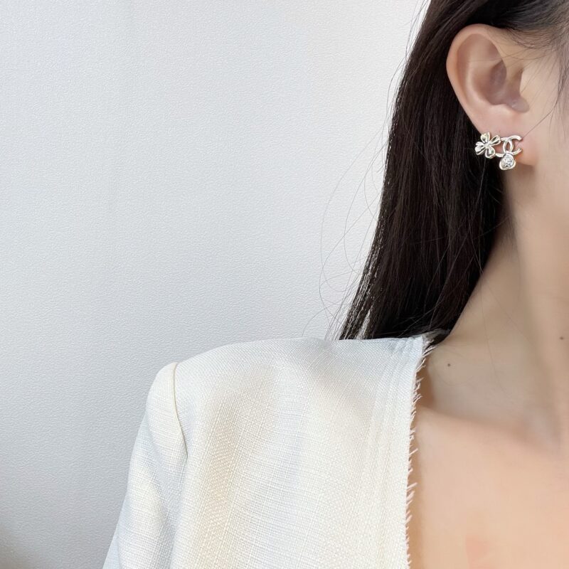 ☑️CHANEL香奈儿金色双c四叶草爱心耳钉耳环 - Image 5