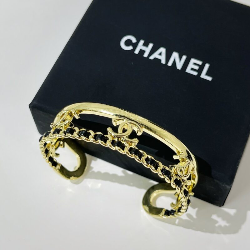 ☑️CHANEL香奈儿双c 镂空黑皮绳手镯 - Image 8