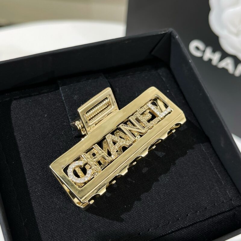 ☑️CHANEL香奈儿镂空带钻字母发夹发卡 - Image 4