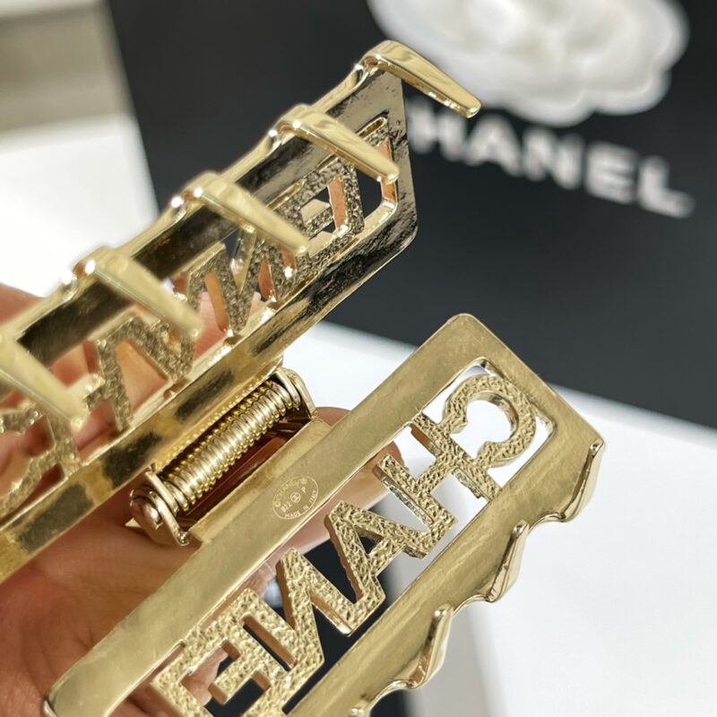 ☑️CHANEL香奈儿镂空带钻字母发夹发卡 - Image 9