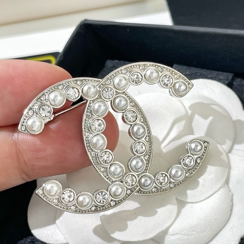 ☑️CHANEL香奈儿珍珠双c胸针 - Image 6