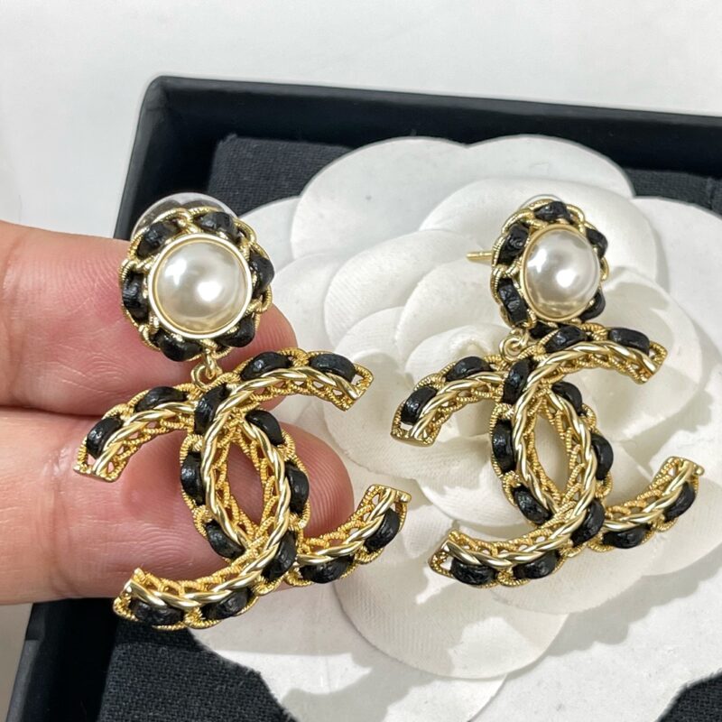 ☑️CHANEL香奈儿双c黑皮绳耳钉耳环 - Image 8