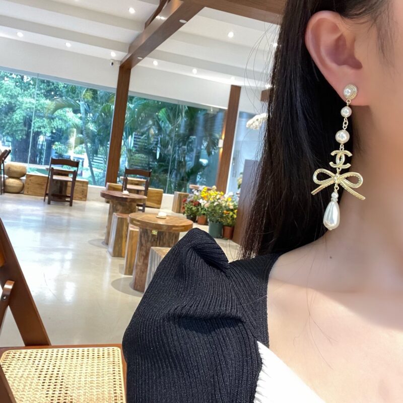 ☑️CHANEL香奈儿 金色 双c蝴蝶结 耳钉耳环 - Image 5