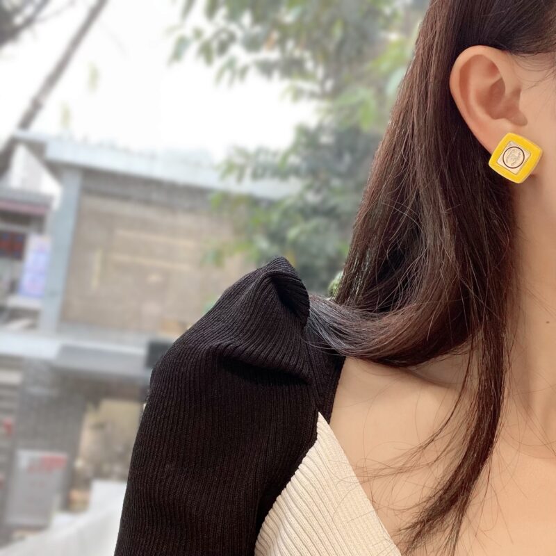 ☑️CHANEL香奈双c黄色绿色亚克力耳钉耳环 - Image 11