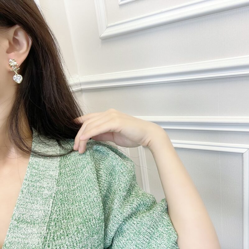 ☑️CHANEL香奈儿双c四叶草桃心耳钉耳环 - Image 7