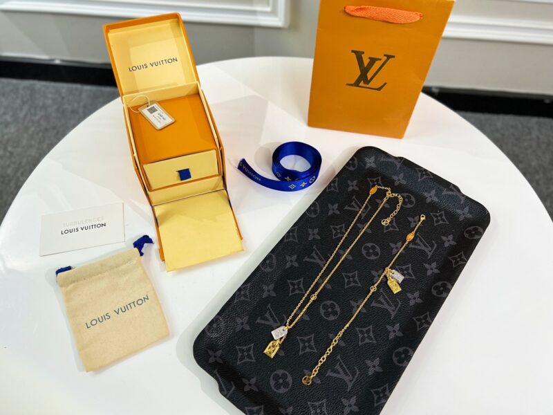 Louis Vuitton 路易威登 lv满钻双牌项链 手链 - Image 5