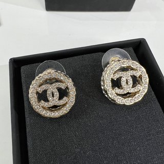 ☑️CHANEL香奈儿双c圆形满钻耳钉耳环