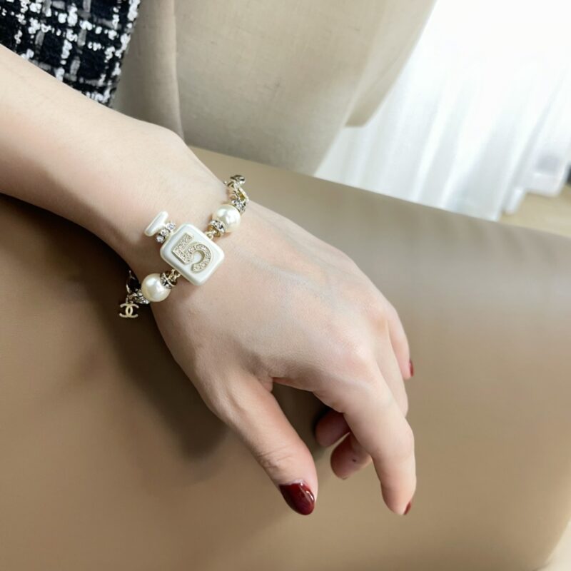 ☑️CHANEL香奈儿choker5字香水瓶手链 - Image 5