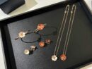 萧邦PRECIOUS LACE VAGUE 5心红玛瑙 白贝项链 耳拍 手镯