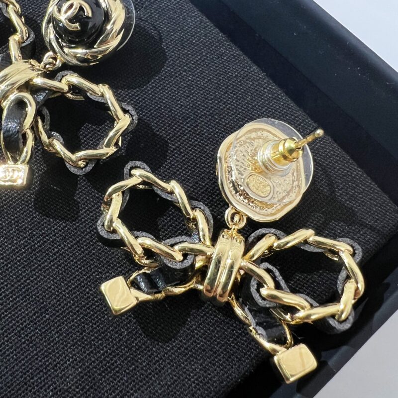 ☑️CHANEL香奈儿双c 黑皮绳蝴蝶结耳钉耳环 - Image 9