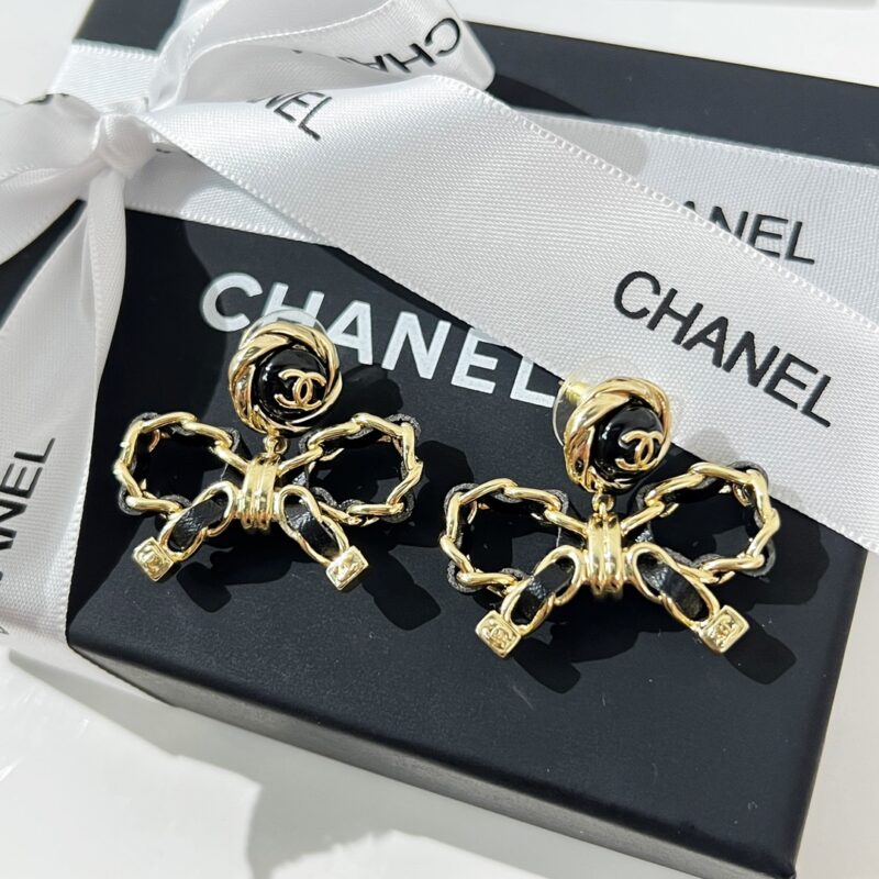 ☑️CHANEL香奈儿双c 黑皮绳蝴蝶结耳钉耳环 - Image 6