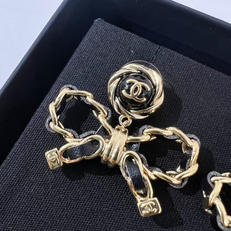 ☑️CHANEL香奈儿双c 黑皮绳蝴蝶结耳钉耳环 - Image 8