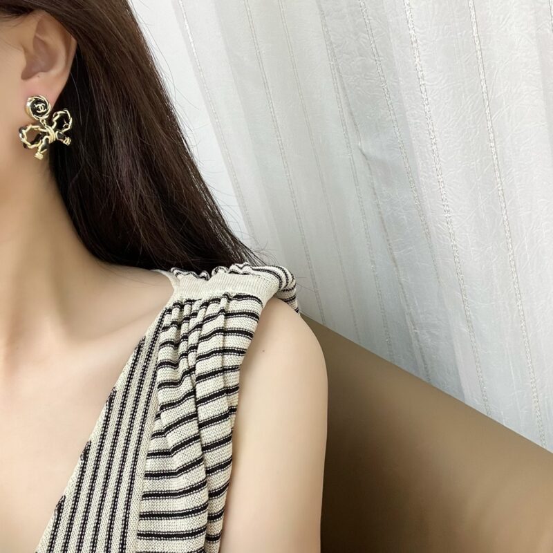 ☑️CHANEL香奈儿双c 黑皮绳蝴蝶结耳钉耳环 - Image 7