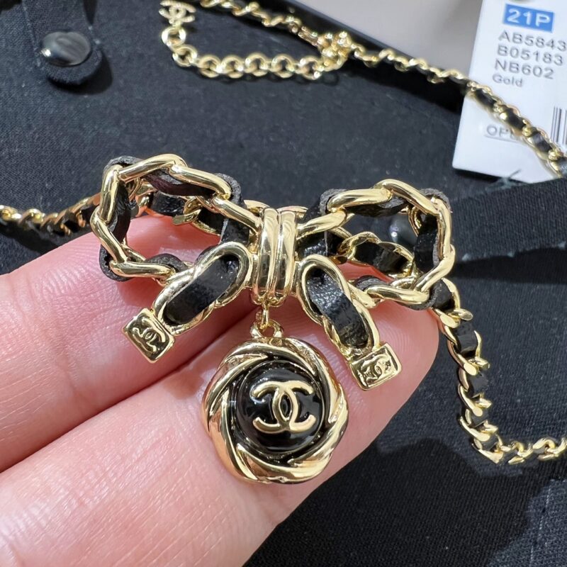 ☑️CHANEL香奈儿双c 黑皮绳蝴蝶结项链 - Image 8
