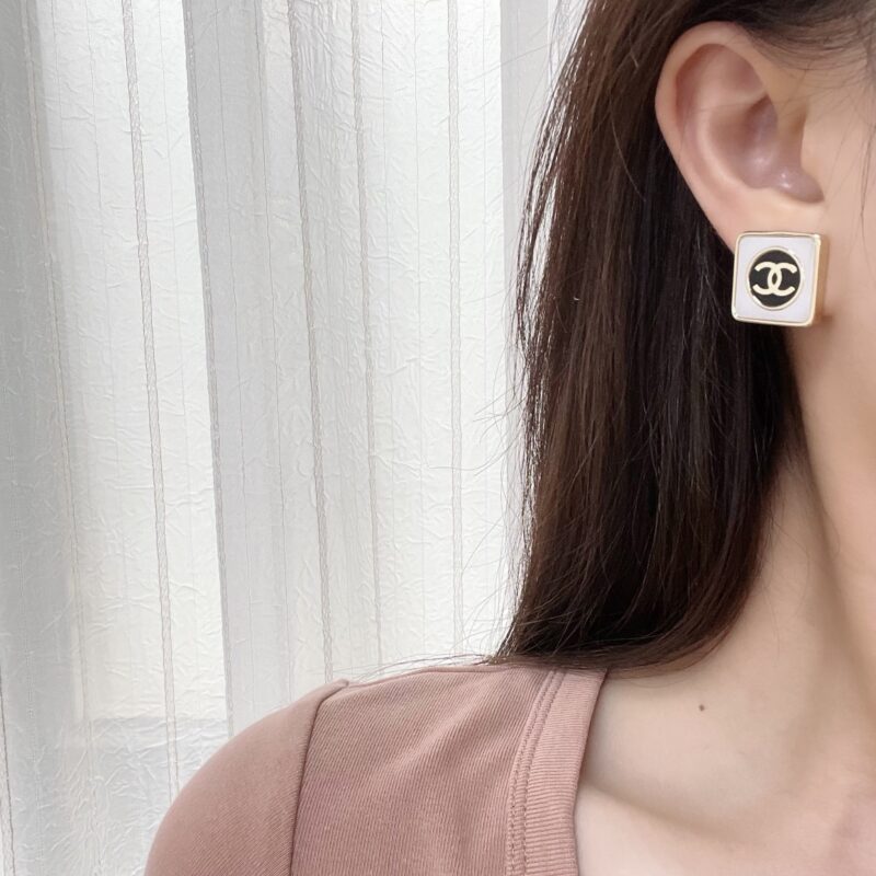☑️CHANEL香奈儿双c 方形耳钉耳环 - Image 5