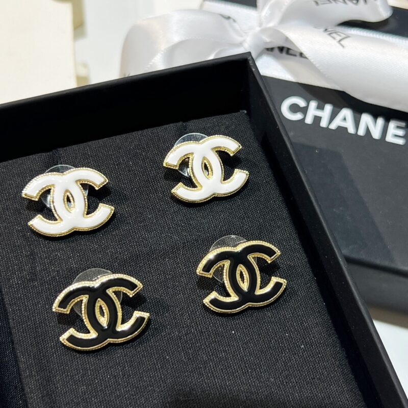 ☑️CHANEL香奈儿双c 珐琅滴油黑白耳钉耳环 - Image 5