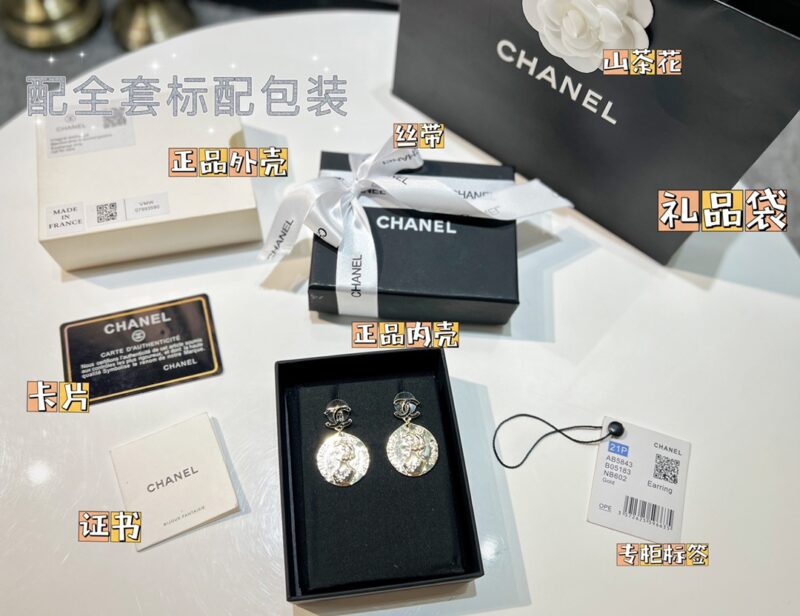 ☑️CHANEL香奈儿双c 金色人像耳钉耳环 - Image 2