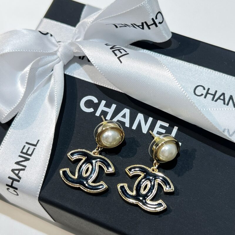 ☑️CHANEL香奈儿双c 珍珠珐琅滴油耳钉耳环 - Image 4