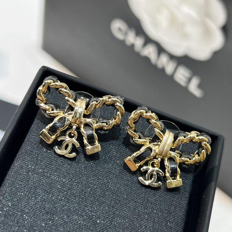 ☑️CHANEL香奈儿双c 黑皮绳蝴蝶结耳钉耳环 - Image 6
