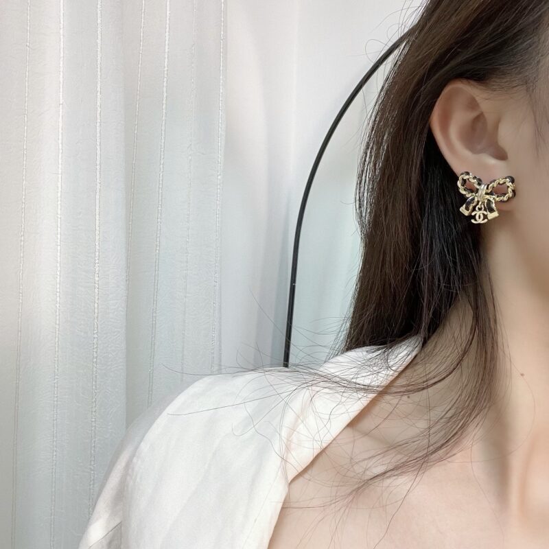 ☑️CHANEL香奈儿双c 黑皮绳蝴蝶结耳钉耳环 - Image 7