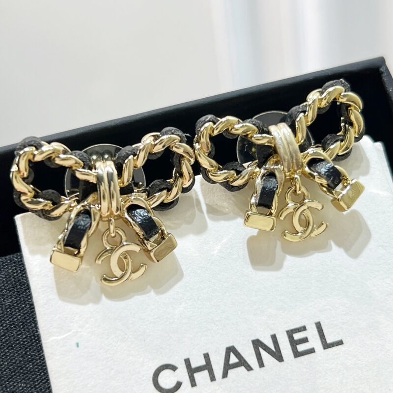☑️CHANEL香奈儿双c 黑皮绳蝴蝶结耳钉耳环 - Image 8