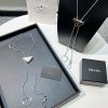PRADA 三角标 钥匙扣项链