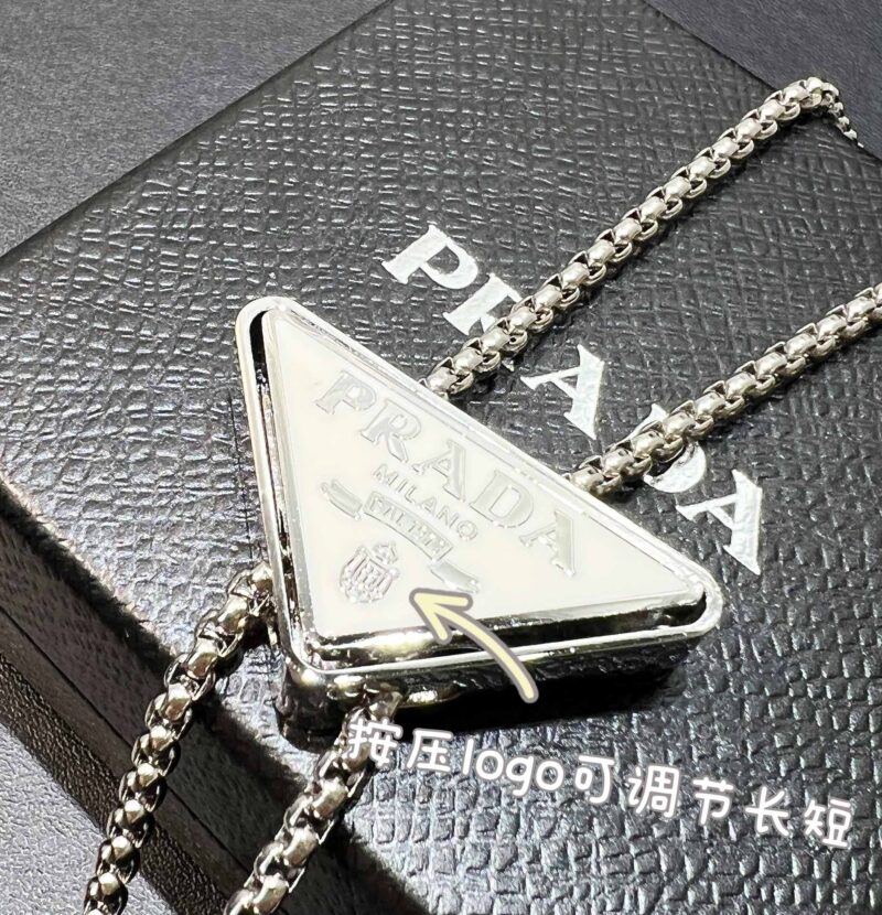 PRADA 三角标 钥匙扣项链 - Image 8