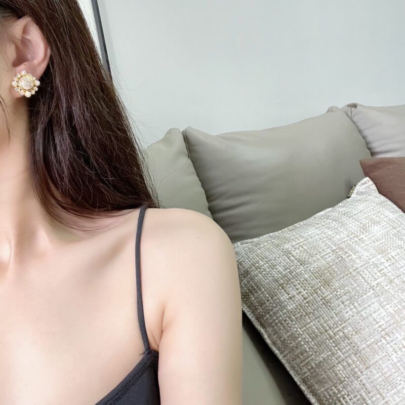 ☑️CHANEL香奈儿双c菱形水钻珍珠耳钉耳环 - Image 5