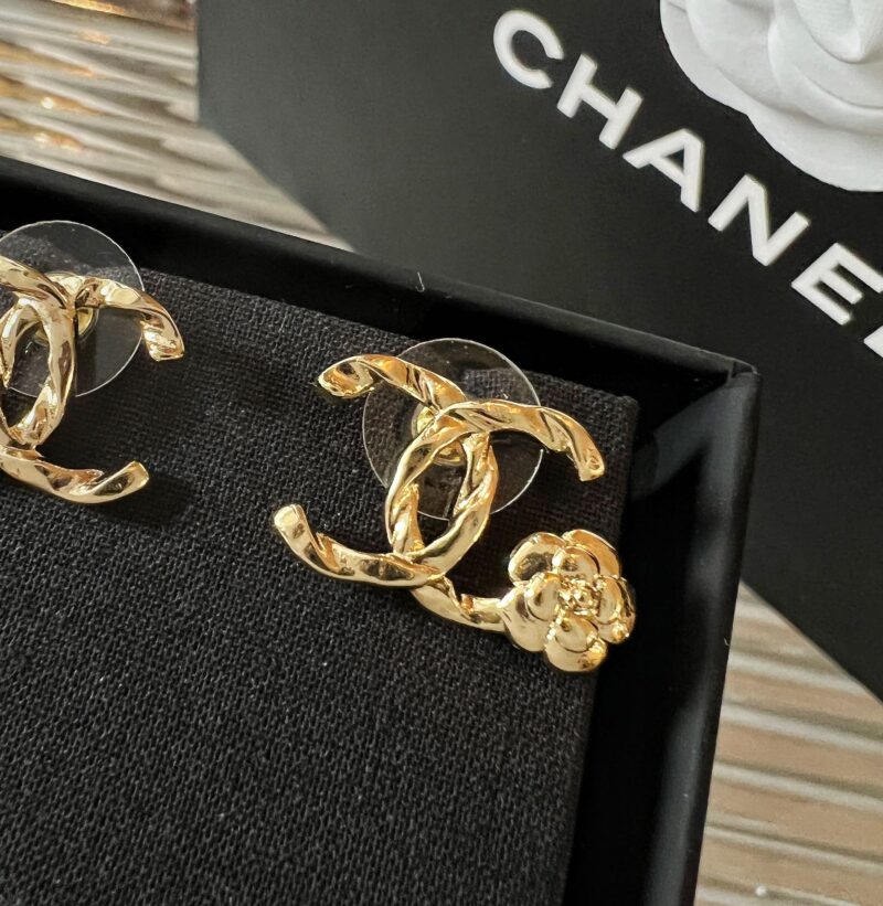 ☑️CHANEL香奈儿金色双c山茶花耳钉耳环 - Image 8