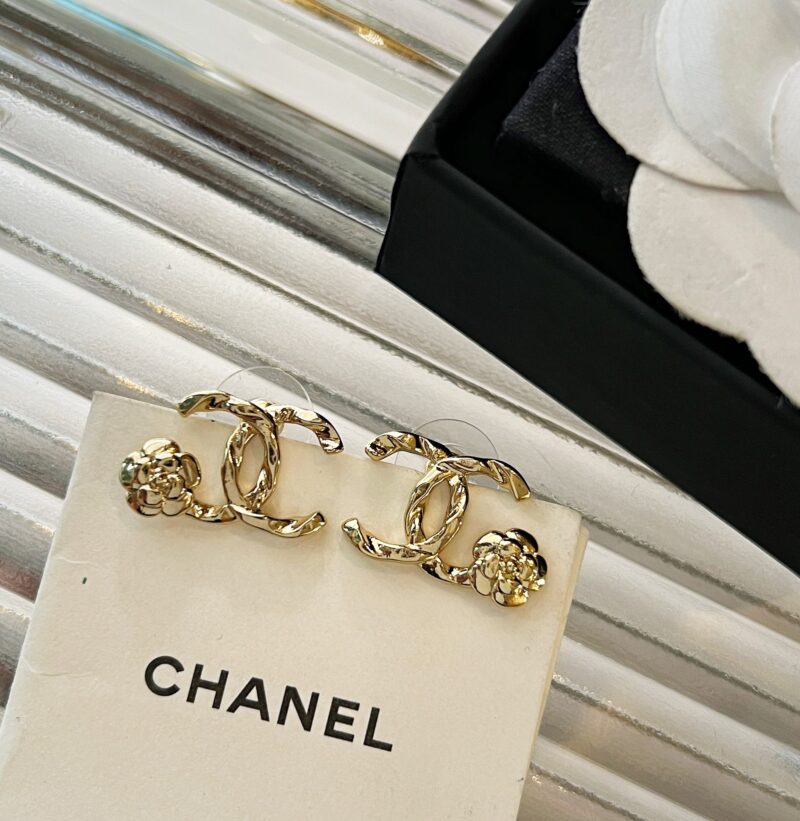☑️CHANEL香奈儿金色双c山茶花耳钉耳环 - Image 9